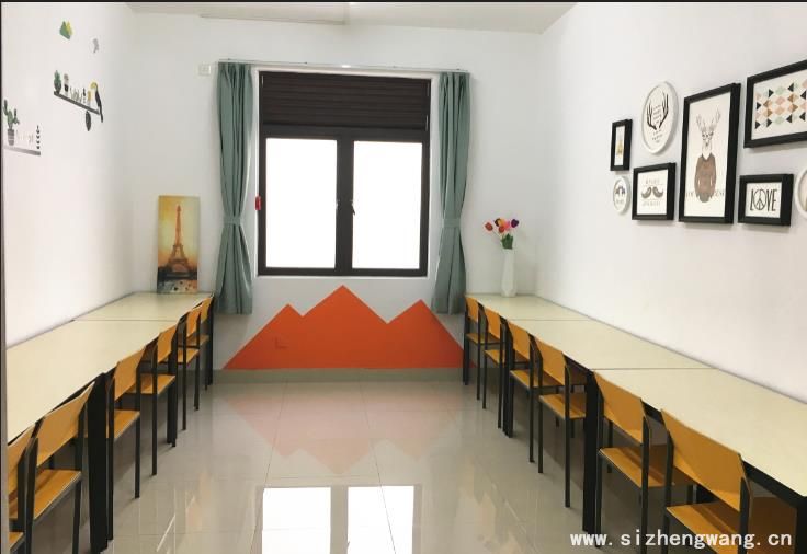 功能用房：宽敞明亮的自习室